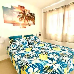 https://confortable-y-centrico.tenerifehoteles.net